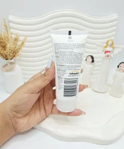 Alternative view of ضدآفتاب لوسیونی صورت نوتروژینا مدل اولترا شیر بدون چربی، بدون برق افتادن، با حالت نهایی مات حجم 88 میل های کپی امارات کد ۳۴۴۳