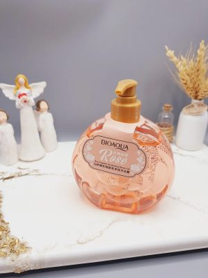 شاور ژل شوینده بدن حاوی عصاره گل رز برند بیوآکوا حجم 500 میل کد 3980
