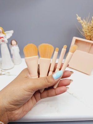ست براش پر تراکم آینه دار و باکس دار رنگ کرم روشن
