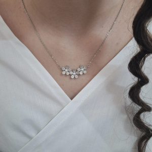 گردنبند سه گل رنگ نقره ای