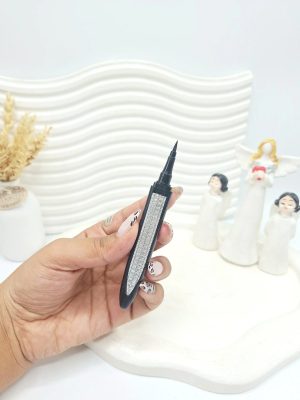 خط چشم رنگی ماژیکی ضد آب هلوگرامی ROMANTIC BAIRD کد ۱۵۵