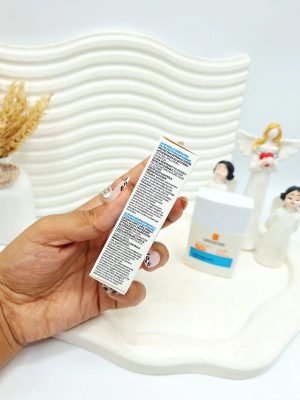 ضد آفتاب سرمی spf50 صورت برند لاروش پوزای های کپی امارات کد ۷۸۱۰