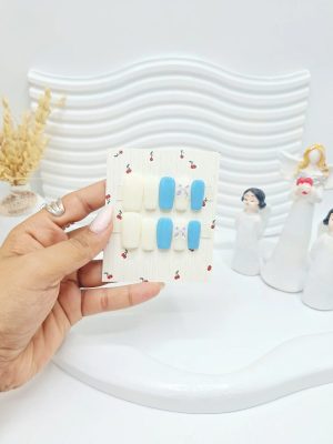 ناخن مصنوعی دست ساز با مواد کاشت مدل مربع بلند پاپیون برجسته ( ب همراه پک اختصادی)